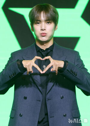 【フォト】MONSTA X、完ぺきなスーツの着こなし…デビュー10周年懇談会