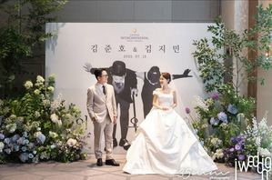 【フォト】キム・ジュノの妻キム・ジミン、まばゆいウエディング写真公開