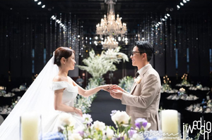 【フォト】キム・ジュノの妻キム・ジミン、まばゆいウエディング写真公開