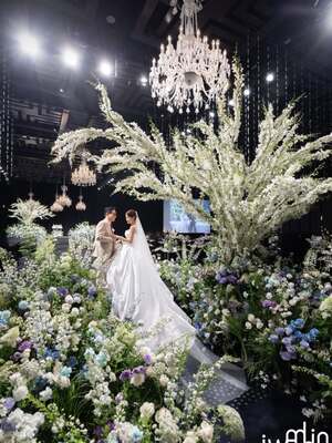 【フォト】キム・ジュノの妻キム・ジミン、まばゆいウエディング写真公開