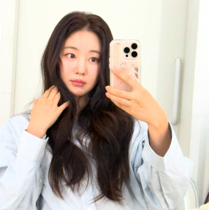 40代後半のキム・サラン、自撮り写真で際立つ清純な美しさ