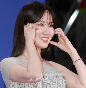 【フォト】パク・ウンビン、シルバーのドレスで高級感あふれる美しさ