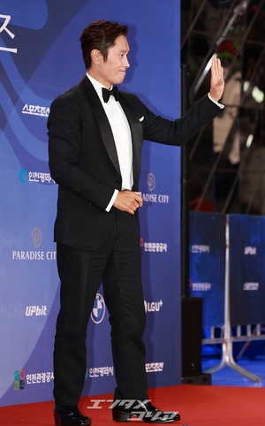 【フォト】イ・ビョンホン、格が違うタキシード姿