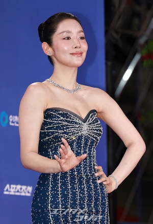 【フォト】チャ・ジュヨン、ベアトップドレス姿で上品なビジュアル