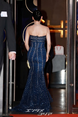 【フォト】チャ・ジュヨン、ベアトップドレス姿で上品なビジュアル