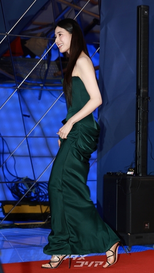 【フォト】チョン・ウンチェ、グリーンのドレスで知的な雰囲気