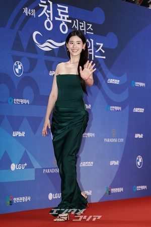 【フォト】チョン・ウンチェ、グリーンのドレスで知的な雰囲気