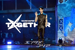 【フォト】TXTスビン、キュートなハートのポーズ