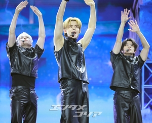 【フォト】完ぺきなパフォーマンスを披露するTXT