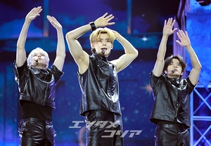 【フォト】完ぺきなパフォーマンスを披露するTXT