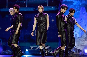 【フォト】完ぺきなパフォーマンスを披露するTXT