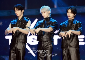【フォト】TXT、セクシーな黒レザーコーデ…フルアルバムで音楽活動展開