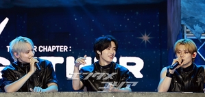 【フォト】TXT、セクシーな黒レザーコーデ…フルアルバムで音楽活動展開