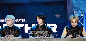 【フォト】TXT、セクシーな黒レザーコーデ…フルアルバムで音楽活動展開