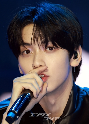 【フォト】TXT、セクシーな黒レザーコーデ…フルアルバムで音楽活動展開