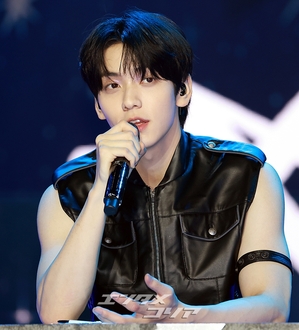 【フォト】TXT、セクシーな黒レザーコーデ…フルアルバムで音楽活動展開