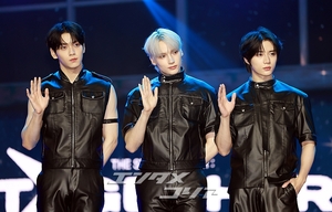 【フォト】TXT、セクシーな黒レザーコーデ…フルアルバムで音楽活動展開