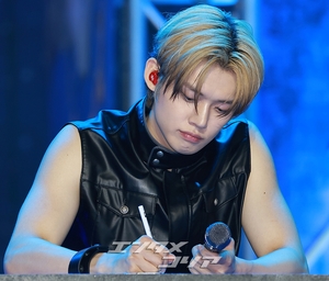 【フォト】TXT、セクシーな黒レザーコーデ…フルアルバムで音楽活動展開