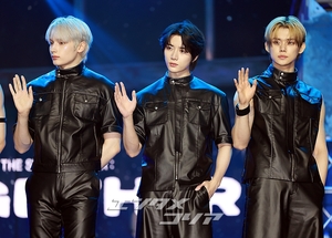 【フォト】TXT、セクシーな黒レザーコーデ…フルアルバムで音楽活動展開