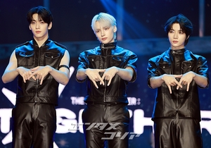 【フォト】TXT、セクシーな黒レザーコーデ…フルアルバムで音楽活動展開