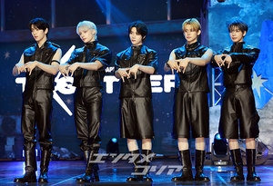 【フォト】TXT、セクシーな黒レザーコーデ…フルアルバムで音楽活動展開