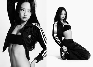 「スーパースター」…BLACKPINKジェニー ブラトップ×トレーニングウエアからほっそりウエスト