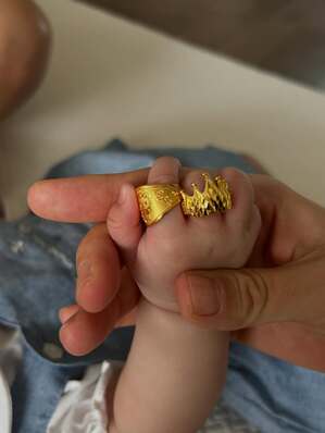 【フォト】ソン・ダムビ＆イ・ギュヒョク　かわいい韓服着た娘と幸せな生後100日目記念写真