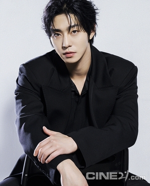 【フォト】アン・ヒョソプ×イ・ミンホ×チェ・スビン×シン・スンホ×ナナ『全知的な読者の視点から』グラビア公開