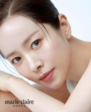 【フォト】純白ドレス姿のハン・ジミン、清らかな美しさ