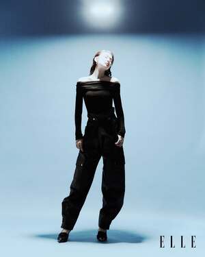 【フォト】キム・ヨナ、「ELLE」香港版のグラビアで披露する控えめなセクシーさ…強烈で魅惑的なスタイル