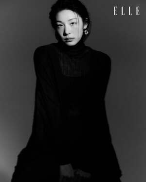 【フォト】キム・ヨナ、「ELLE」香港版のグラビアで披露する控えめなセクシーさ…強烈で魅惑的なスタイル