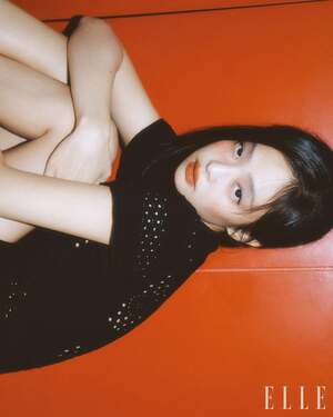 【フォト】ジェニー、純粋と官能の間の幻想的な眼差し…「ELLE」の表紙を飾る