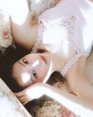 【フォト】ジェニー、純粋と官能の間の幻想的な眼差し…「ELLE」の表紙を飾る