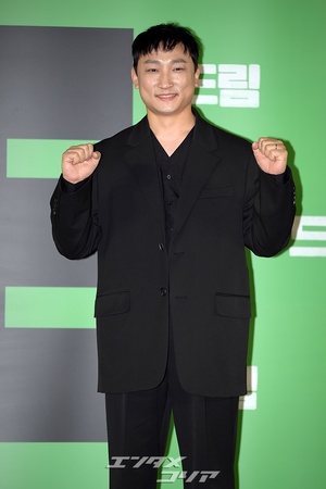 【フォト】「オールブラック・コーデ」ヤン・ヒョンミン、『ドリーム』制作報告会に出席