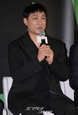 【フォト】「オールブラック・コーデ」ヤン・ヒョンミン、『ドリーム』制作報告会に出席