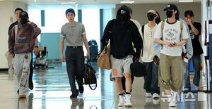 【フォト】ENHYPENが日本へ出発「クールな7人の男たち」