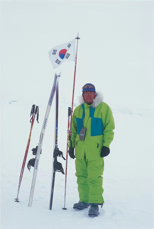 訃報:世界初の7大陸最高峰・3極点制覇を成し遂げたアルピニスト許永浩さん=71歳