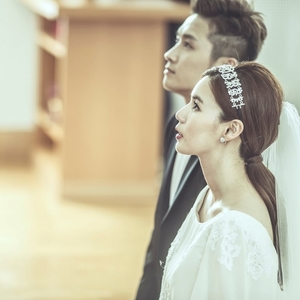 がんで手術をしたチン・テヒョン、パク・シウンと結婚10周年を祝う 「妻にすべてをささげる」