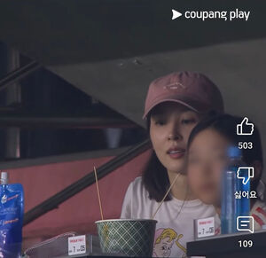 ハン・ヘジン&奇誠庸の娘、スタジアムで中継のカメラに…アイドル並みのビジュアル