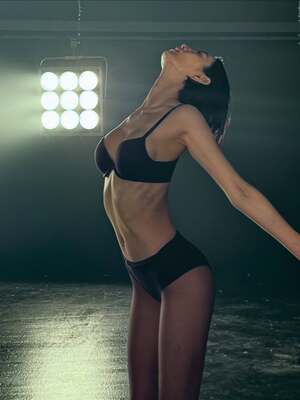 【フォト】圧倒的ボディ誇るナナ、「Calvin Klein」アンダーウエア・グラビア公開