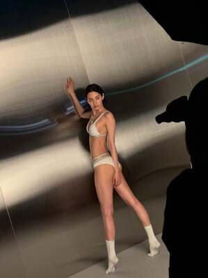 【フォト】圧倒的ボディ誇るナナ、「Calvin Klein」アンダーウエア・グラビア公開