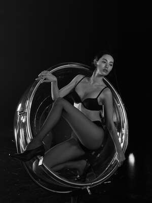 【フォト】圧倒的ボディ誇るナナ、「Calvin Klein」アンダーウエア・グラビア公開