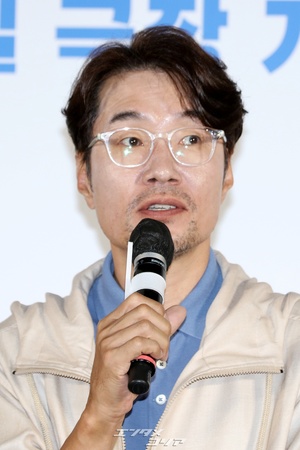 【フォト】ソン・ヨンギュ「『幸せの国』見てください」