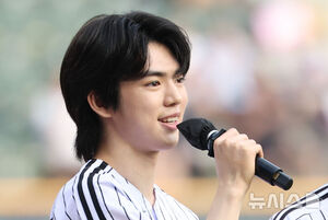 【フォト】フィギュアの車俊煥が始球式　／ソウル