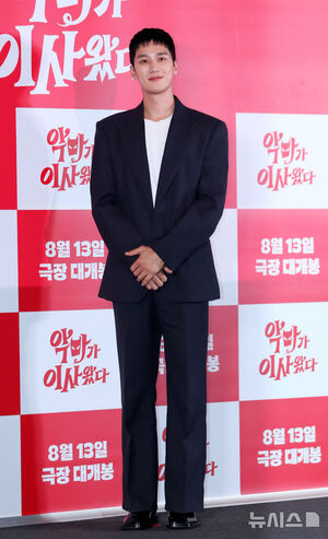 【フォト】アン・ボヒョン「モデル顔負けの長身・脚長スタイル」