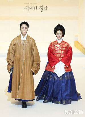 【フォト】韓服姿を披露するチョン・イル＆少女時代ユリ