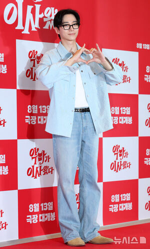 【フォト】『キング・ザ・ランド』で共演の2PMジュノ「少女時代ユナの応援で来ました」