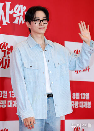 【フォト】『キング・ザ・ランド』で共演の2PMジュノ「少女時代ユナの応援で来ました」