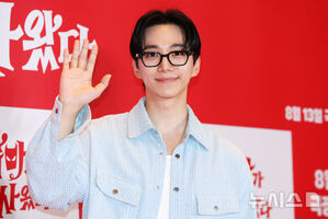 【フォト】『キング・ザ・ランド』で共演の2PMジュノ「少女時代ユナの応援で来ました」