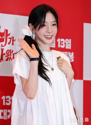 【フォト】「18周年」少女時代…ユナの応援で映画館に駆け付けたメンバーたち